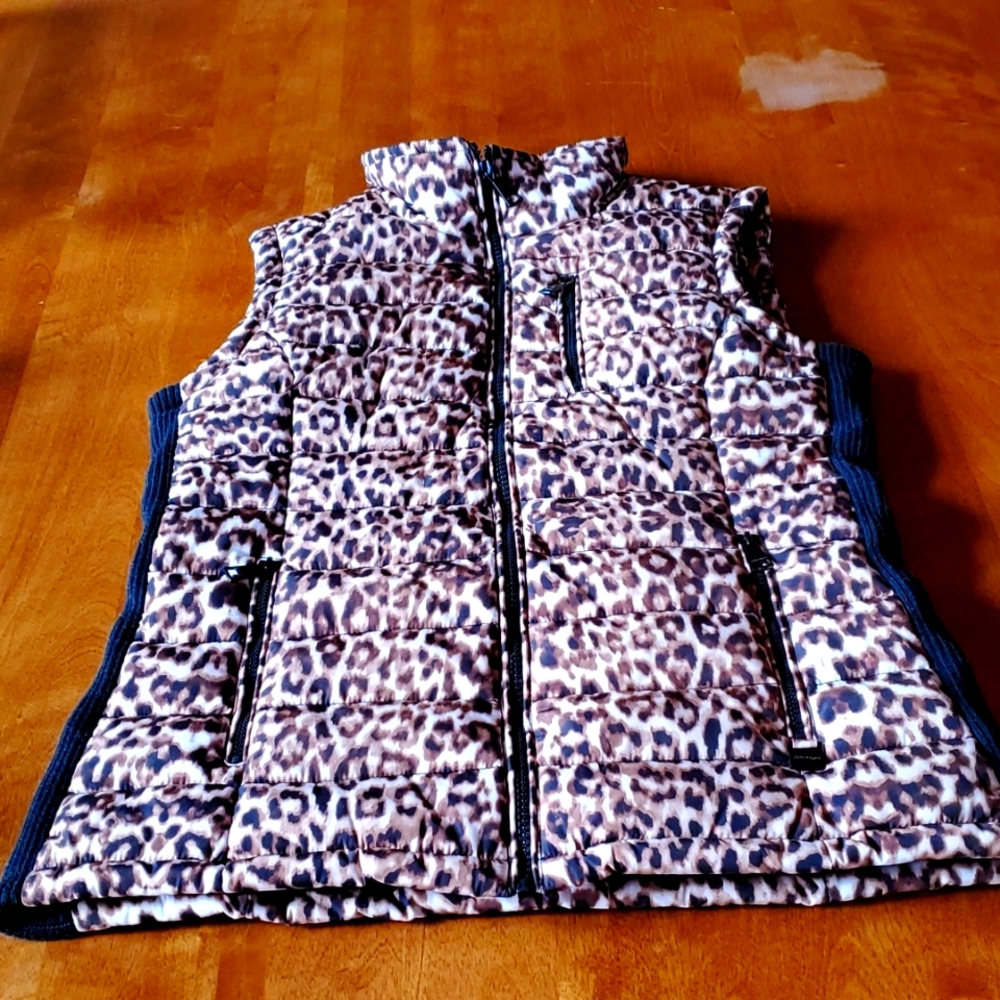 Calvin Klein Quilted Vest leopard print with 4 zipper pockets